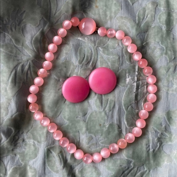 Vintage Jewelry - Vintage pink choker with matching vintage clip on earrings